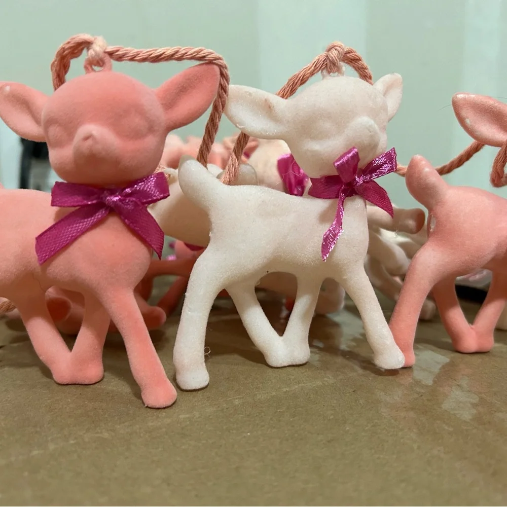 Deer & Bow Garland Flocked Pink